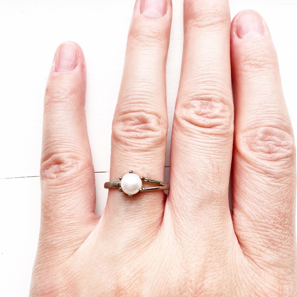 Vintage silver & white pearl band ring